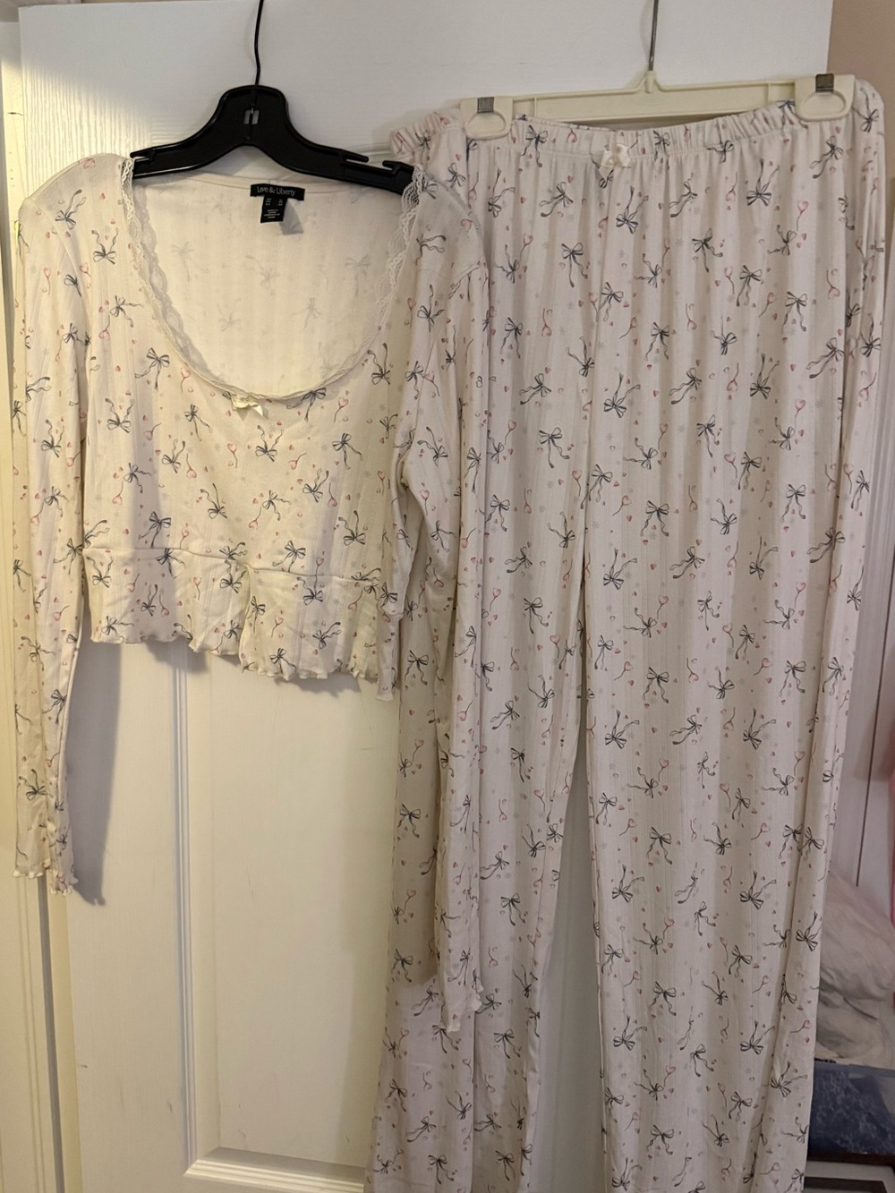 Floral Bow/Heart Print Women's Pajama Set in Cream